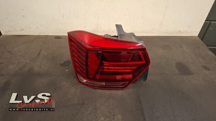 Volkswagen Polo Taillight, left