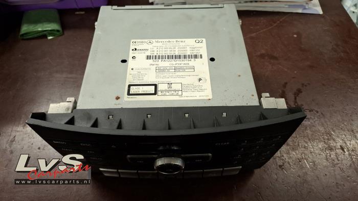 Mercedes E-Klasse Radio CD player