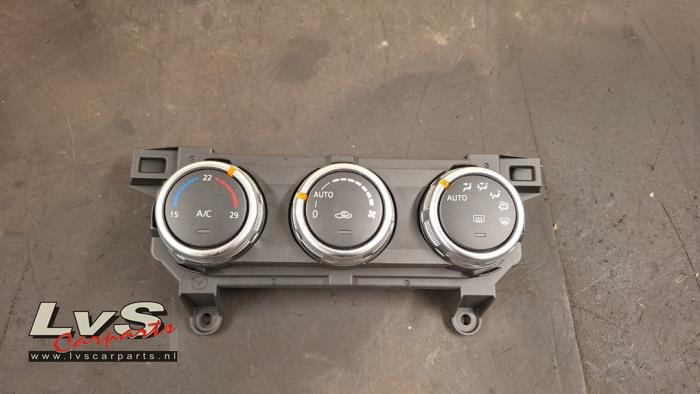 Mazda 2. Panneau de commandes chauffage
