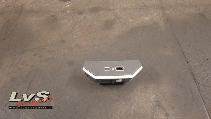 Lynk & Co 01 Connexion USB