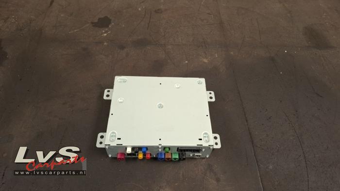 Lynk & Co 01 Radio amplifier