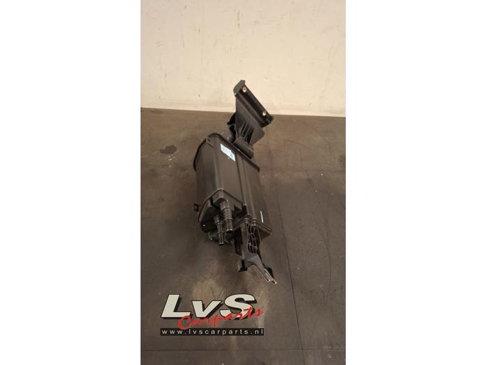 Lynk & Co 01 Carbon filter