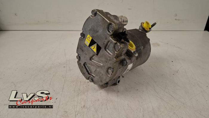 Lynk & Co 01 Air conditioning pump