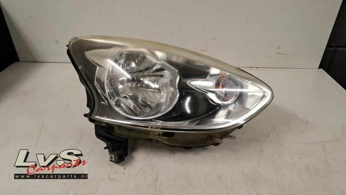 Nissan Micra Phare droit