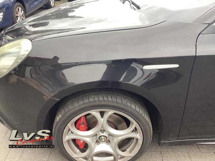 Alfa Romeo Giulietta Aile avant gauche