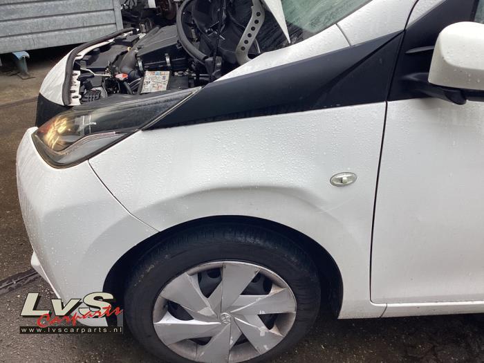 Toyota Aygo Aile avant gauche