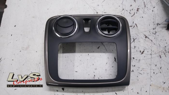 Dacia Sandero Radio omlijsting