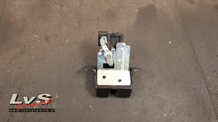 Kia Cee'D Tailgate lock mechanism