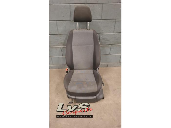Volkswagen Caddy Sitz links