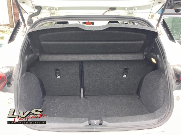 Nissan Micra Hutablage