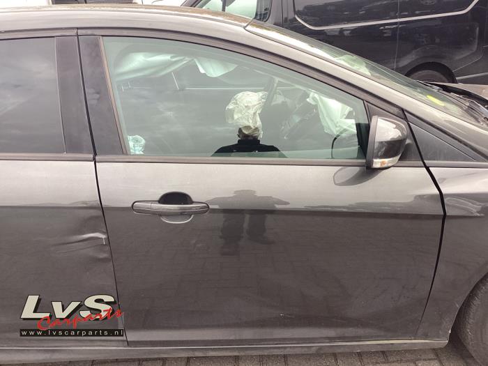 Ford Focus Tür 4-türig rechts vorne