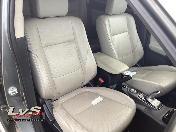 Mitsubishi Outlander Bekleding Set (compleet)