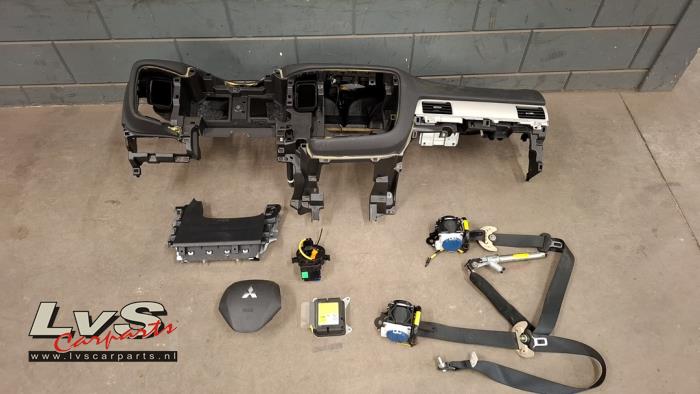 Mitsubishi Outlander Airbag set + dashboard