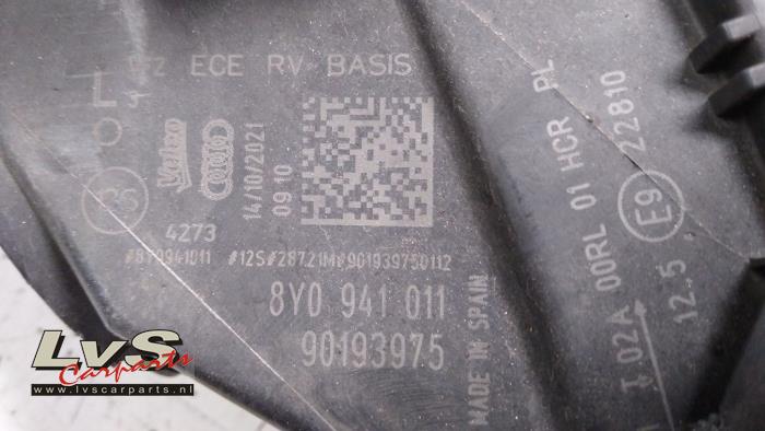 Koplamp links van een Audi A3 Sportback (8YA) 1.0 30 TFSI 12V 2022