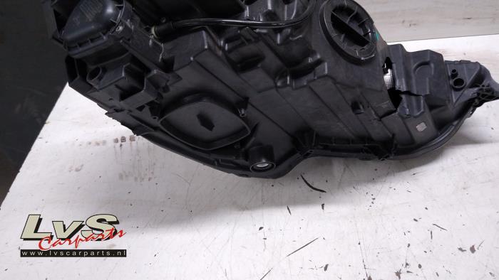 Koplamp links van een Audi A3 Sportback (8YA) 1.0 30 TFSI 12V 2022
