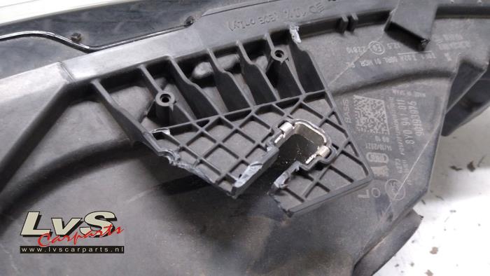 Koplamp links van een Audi A3 Sportback (8YA) 1.0 30 TFSI 12V 2022