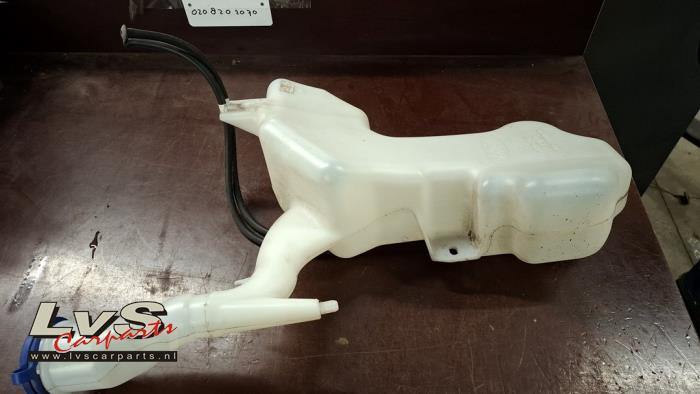 Ford Fiesta Ruitensproeiertank voor