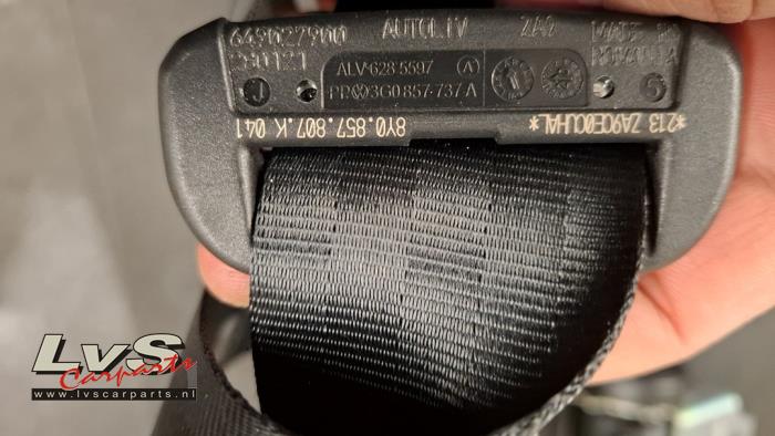 Veiligheidsgordel midden-achter van een Audi A3 Sportback (8YA) 1.0 30 TFSI 12V 2022