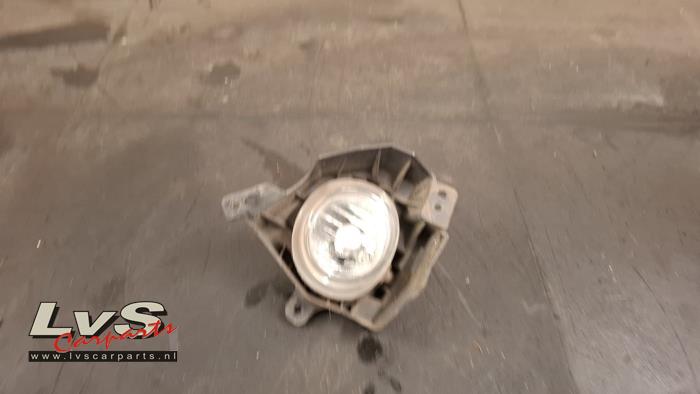 Mazda 2. Feu antibrouillard avant droit