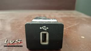Gebruikte AUX/USB aansluiting Ford Fiesta 7 1.0 EcoBoost 12V 100 Prijs € 20,00 Margeregeling aangeboden door LvS Carparts
