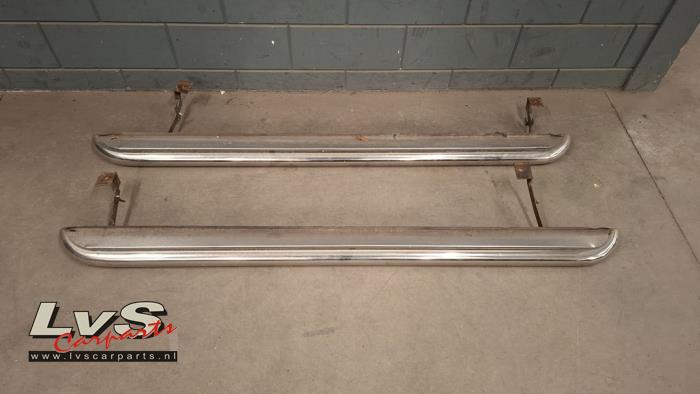 Ford Transit Courier Barre latérale