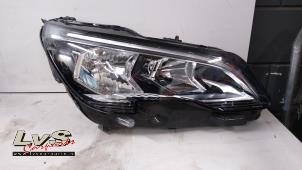 Gebruikte Koplamp rechts Peugeot 3008 II (M4/MC/MJ/MR) 1.2 12V e-THP PureTech 130 Prijs € 345,00 Margeregeling aangeboden door LvS Carparts