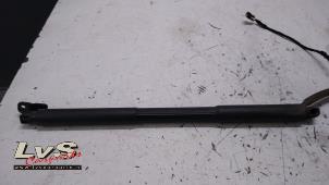 Gebruikte Kofferdekseldemper rechts-achter BMW 3 serie Touring (F31) 320i 2.0 16V Prijs € 124,00 Margeregeling aangeboden door LvS Carparts