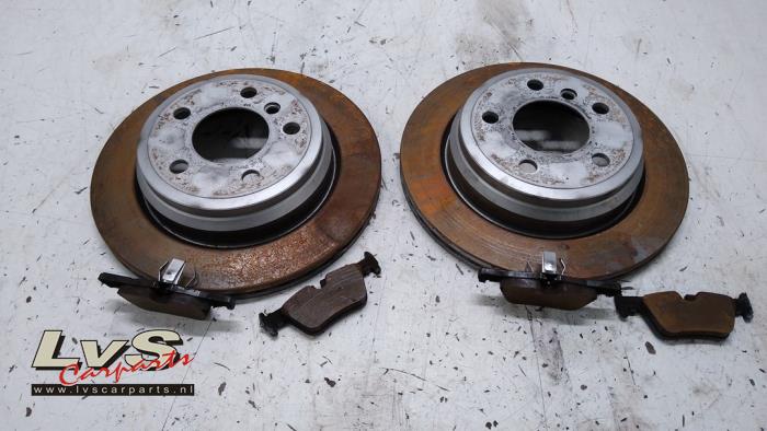 BMW 3-Serie Remschijf + blok achter