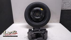 Gebruikte Krikset + reservewiel Ford B-Max (JK8) 1.0 EcoBoost 12V 100 Prijs € 115,00 Margeregeling aangeboden door LvS Carparts