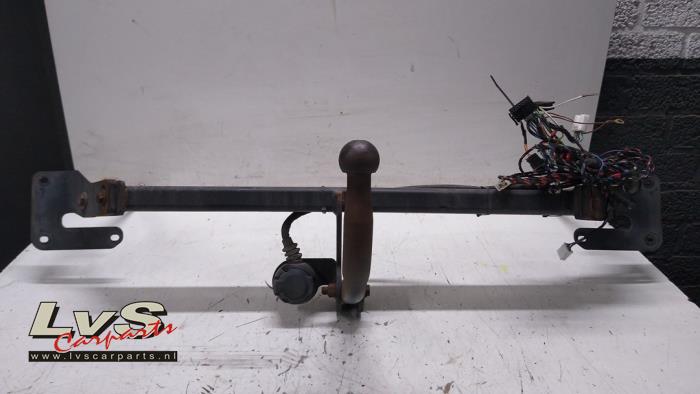 Ford B-Max Crochet d'attelage