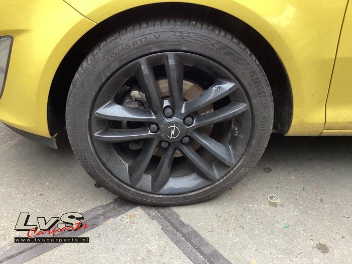 Opel Corsa Sportvelgenset + banden