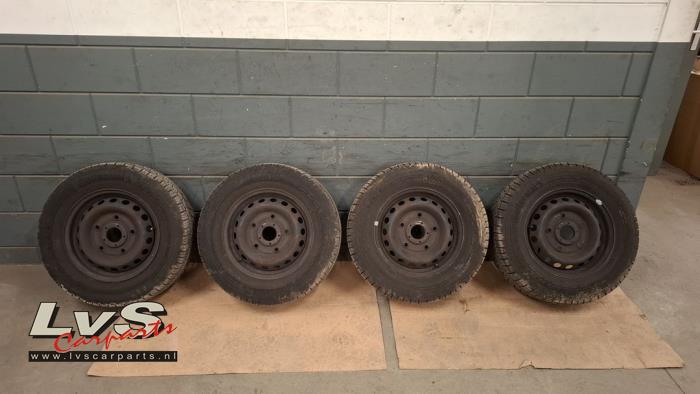 Ford Transit Custom Velgen set + banden