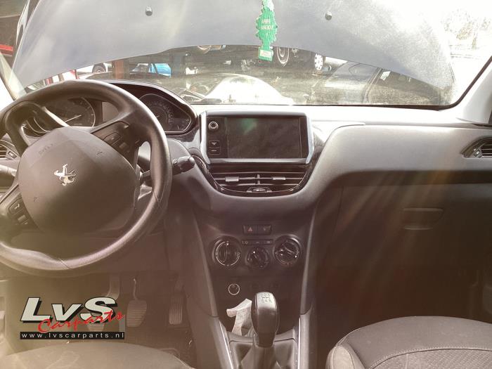 Peugeot 208 Airbag set + dashboard