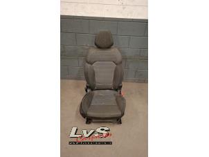 Gebruikte Voorstoel rechts Renault Grand Scénic IV (RFAR) 1.7 Blue dCi 120 Prijs € 200,00 Margeregeling aangeboden door LvS Carparts