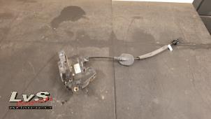 Gebruikte Slotmechaniek Portier 4Deurs links-voor Renault Grand Scénic IV (RFAR) 1.7 Blue dCi 120 Prijs € 50,00 Margeregeling aangeboden door LvS Carparts