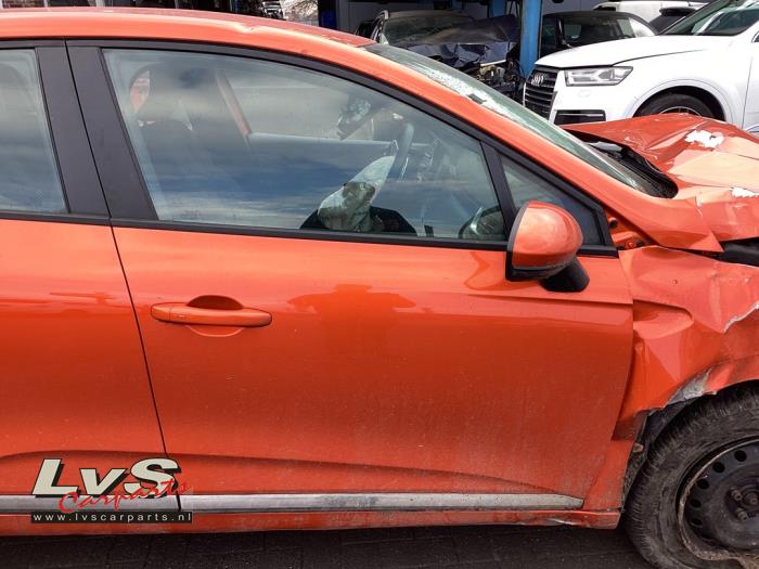 Renault Clio Front door 4-door, right