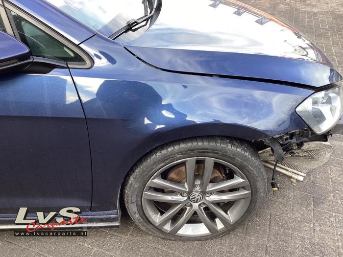 Volkswagen Golf Front wing, right