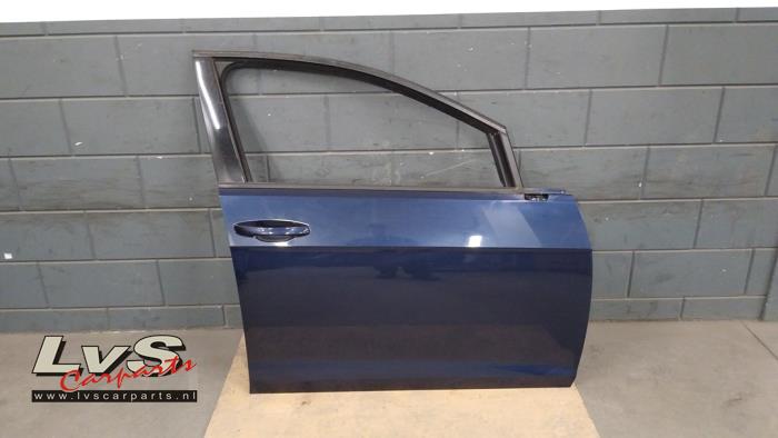 Volkswagen Golf Front door 4-door, right