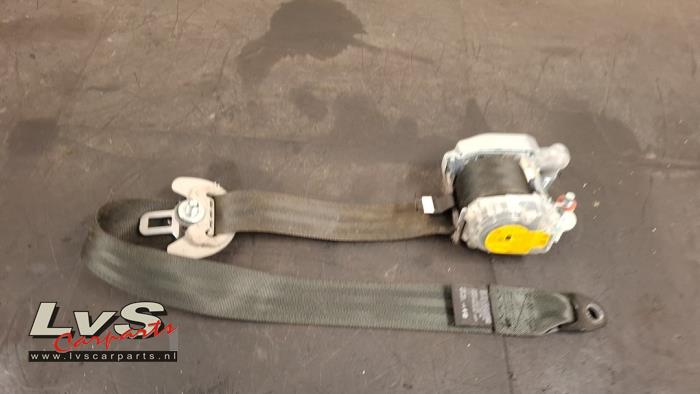 Hyundai I20 Gurtsrammer links