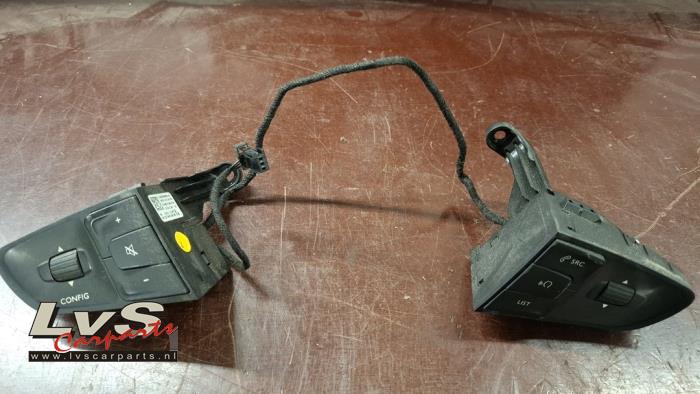 Peugeot Expert Steering wheel mounted radio control
