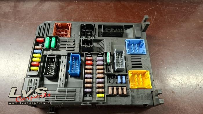 Opel Grandland X Fuse box