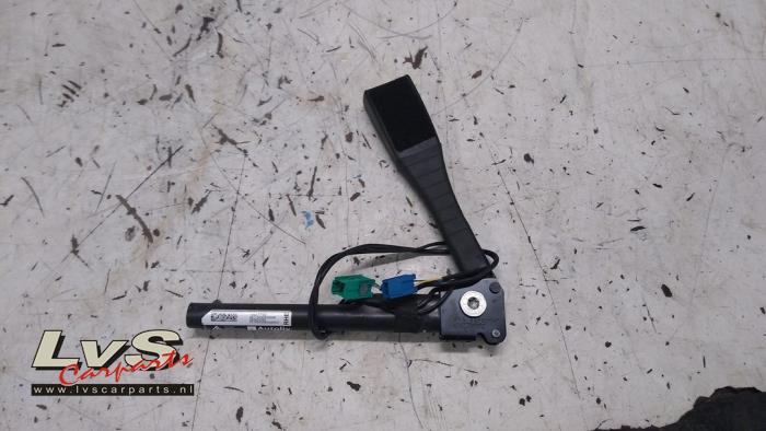 Opel Corsa Tendeur de ceinture droit