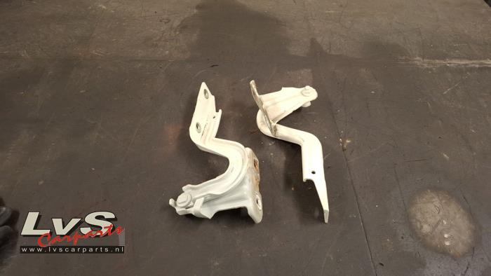 Fiat 500L Charnière capot