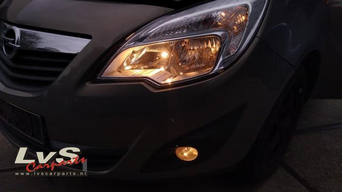 Opel Meriva Phare gauche