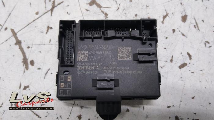 Audi Q7 Module verrouillage central des portes