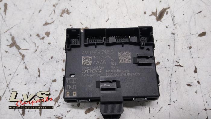 Audi Q7 Module verrouillage central des portes