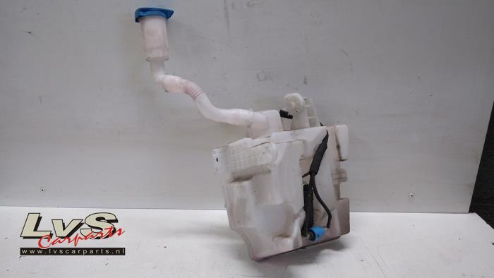 Volkswagen Polo Front windscreen washer reservoir