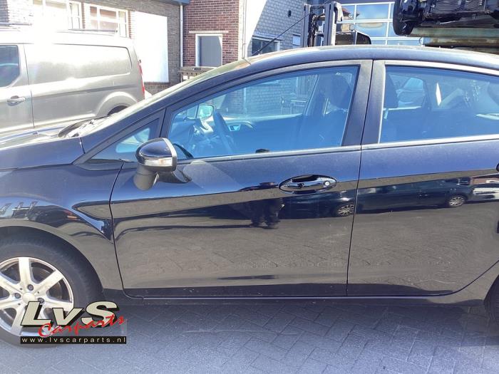 Ford Fiesta Tür 4-türig links vorne