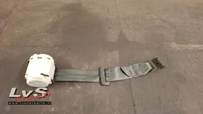 Kia Picanto Rear seatbelt, centre