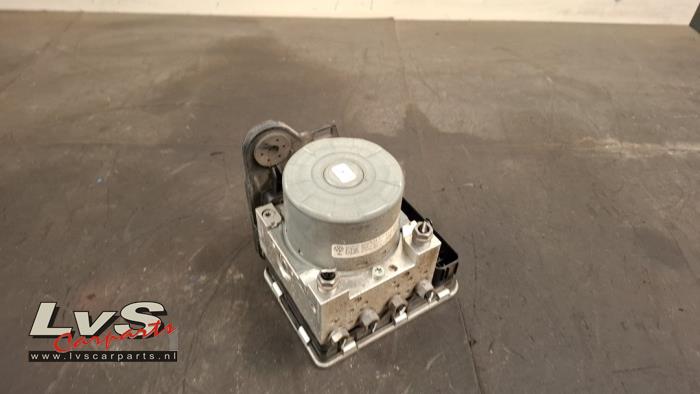 Volkswagen Golf ABS pump